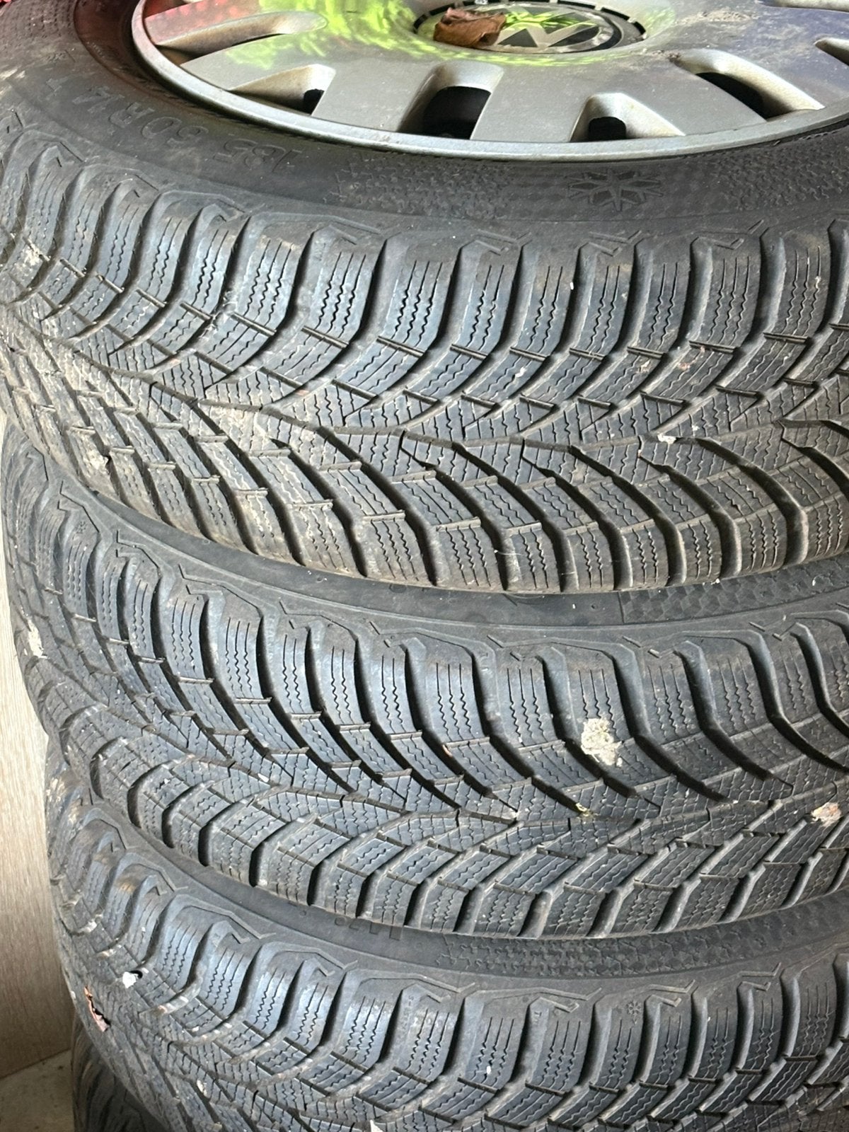 Pneus hiver continental avec jante, Autos : Pièces & Accessoires, 14 pouces, Pneus et Jantes, Pneus hiver, Véhicule de tourisme