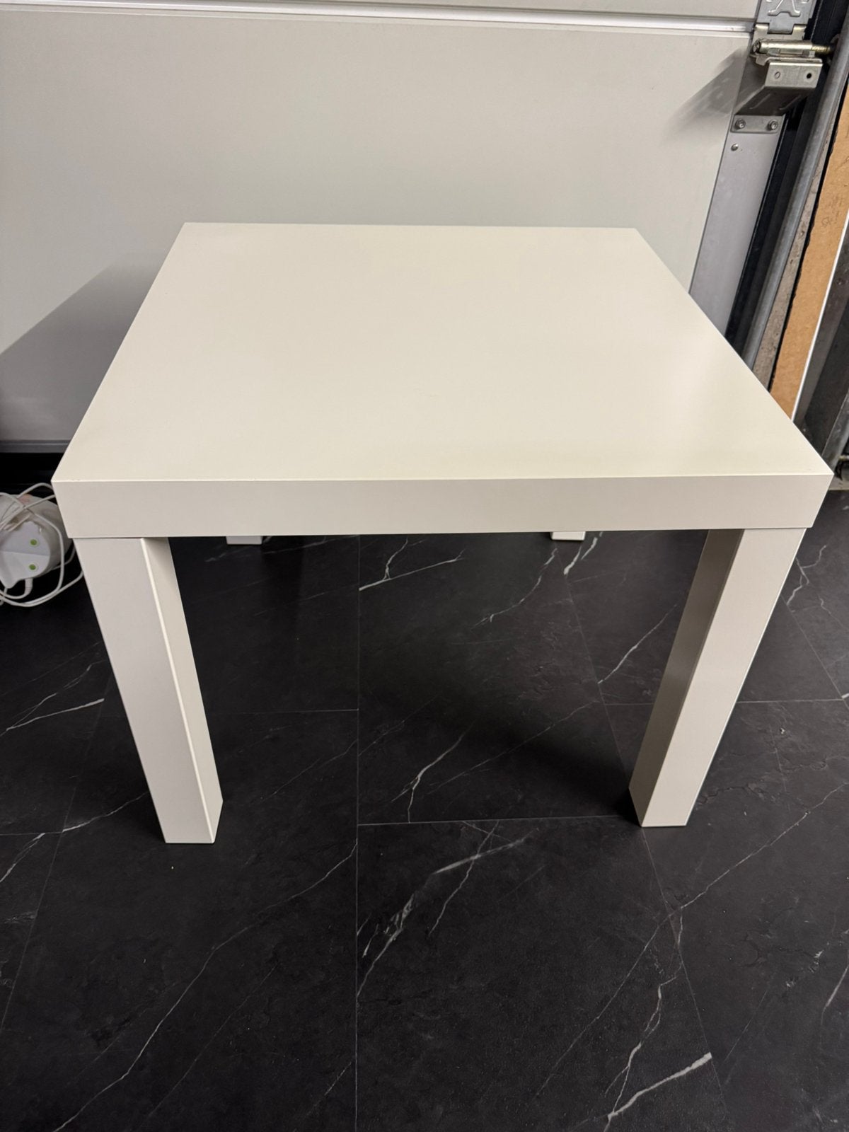Ikea tafeltje, Enlèvement