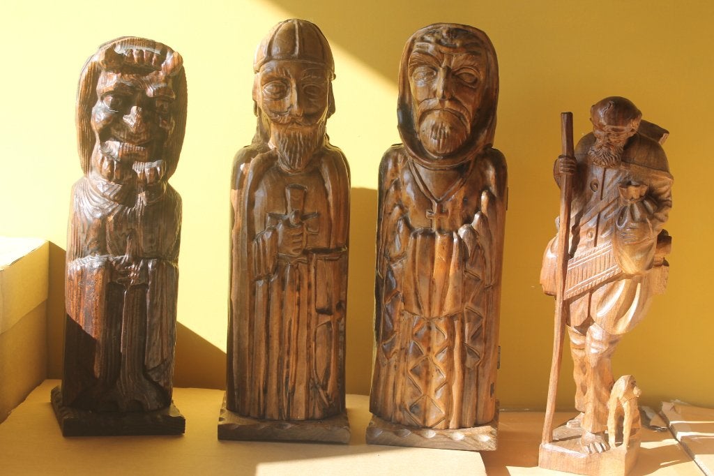 houten beelden, Antiek en Kunst, Ophalen, 20 - 50 cm, Hout, Bruin