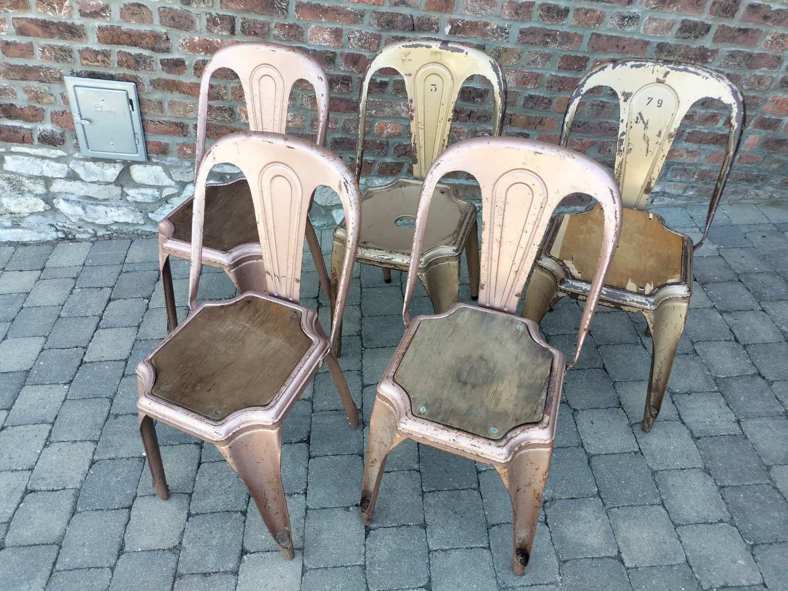 Chaises Industrielles Belges Fibrocit - Tolix, Maison & Meubles, Autres couleurs, Bois, Industriel, Cinq, Six Chaises ou plus