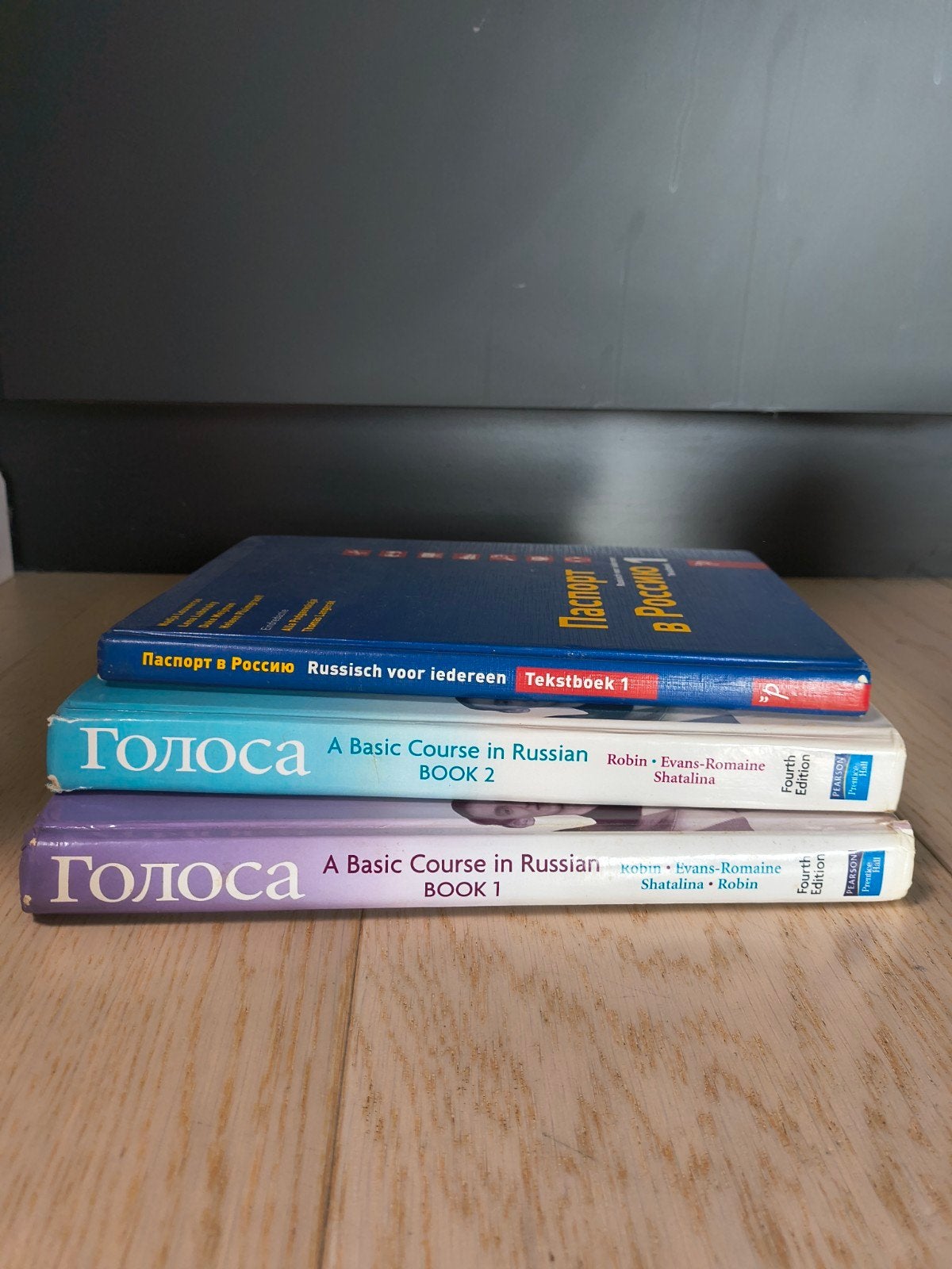 Set Russische studieboeken: Golosa Book 1 & 2 + Pasport v Ro, Ophalen, Gelezen, Taal en Reizen