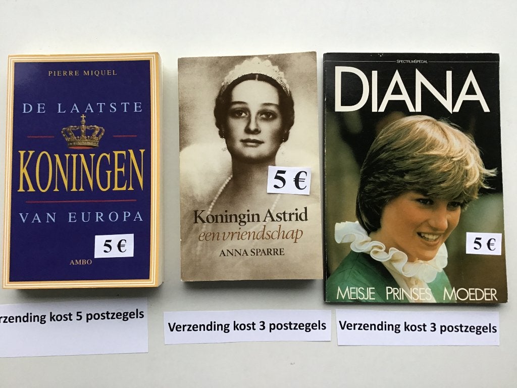 3 boekjes van bekende " Koninginnen " aan 5 euro, Ophalen of Verzenden, Zo goed als nieuw
