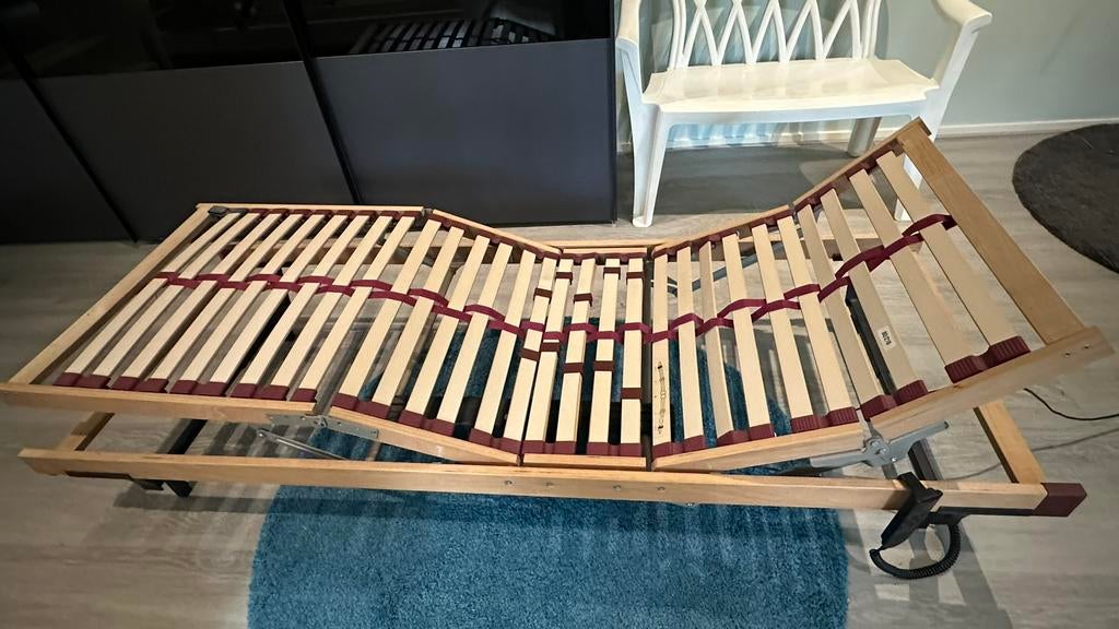 Te koop, 2 mooie elektr. verstelb. lattenbodems, Ophalen, Eenpersoons, 210 cm, Zo goed als nieuw