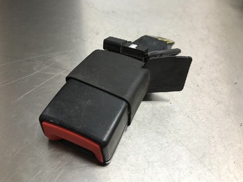 BOUCLE DE CEINTURE ARRIÈRE GAUCHE Avensis Wagon (T27), Utilisé, Toyota