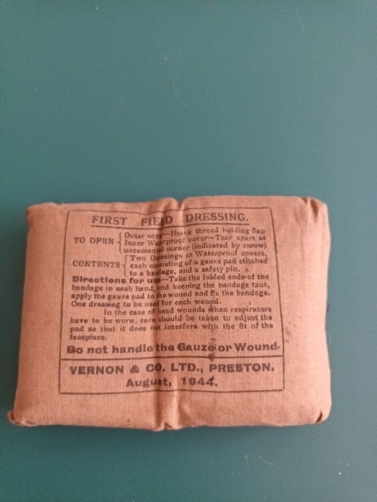 WW2 First Field Dressing UK Originale (2), Enlèvement ou Envoi, Armée de terre, Autres types
