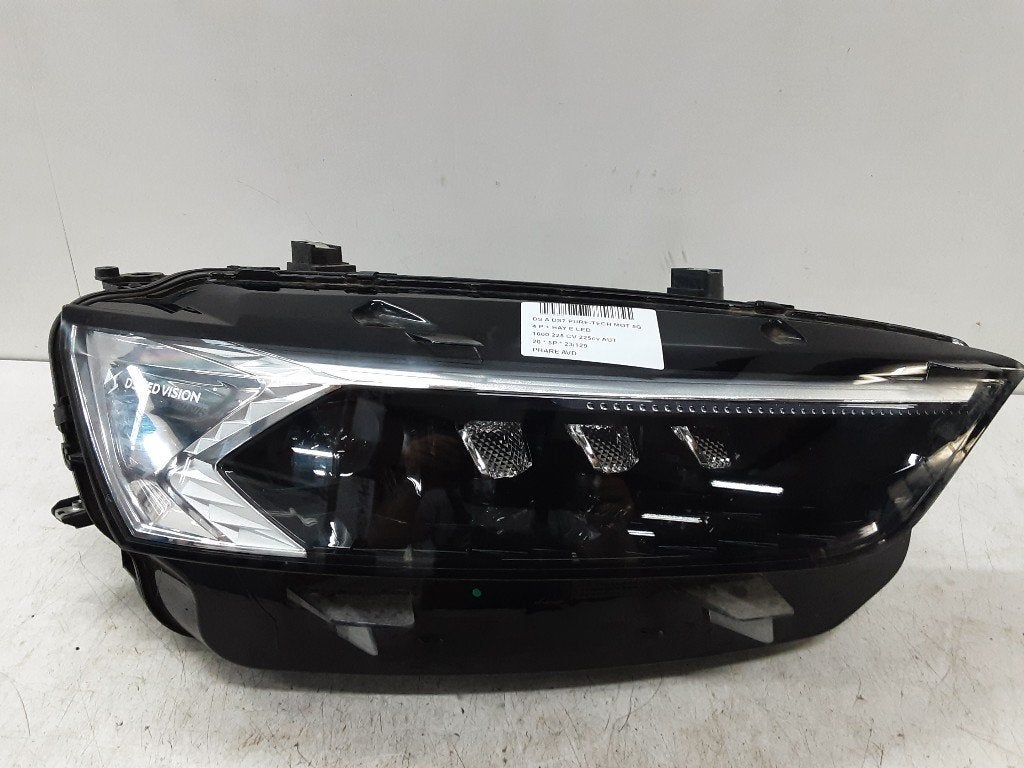 KOPLAMP RECHTS DS DS 7 Crossback (983175568080), Auto-onderdelen, Taurusavenue 1
2132 LS  Hoofddorp, NL, Webaccessibility@stellantis.com