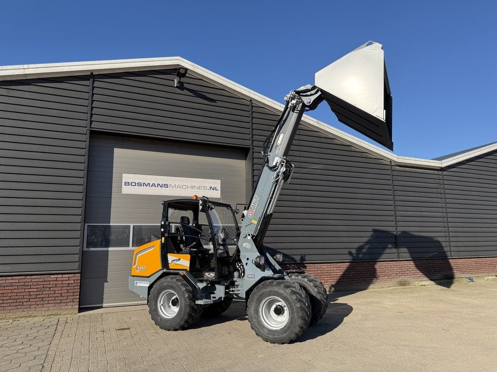 Giant G3500 TELE minishovel NIEUW €960 LEASE, Articles professionnels, Machines & Construction | Grues & Excavatrices, Tobroco