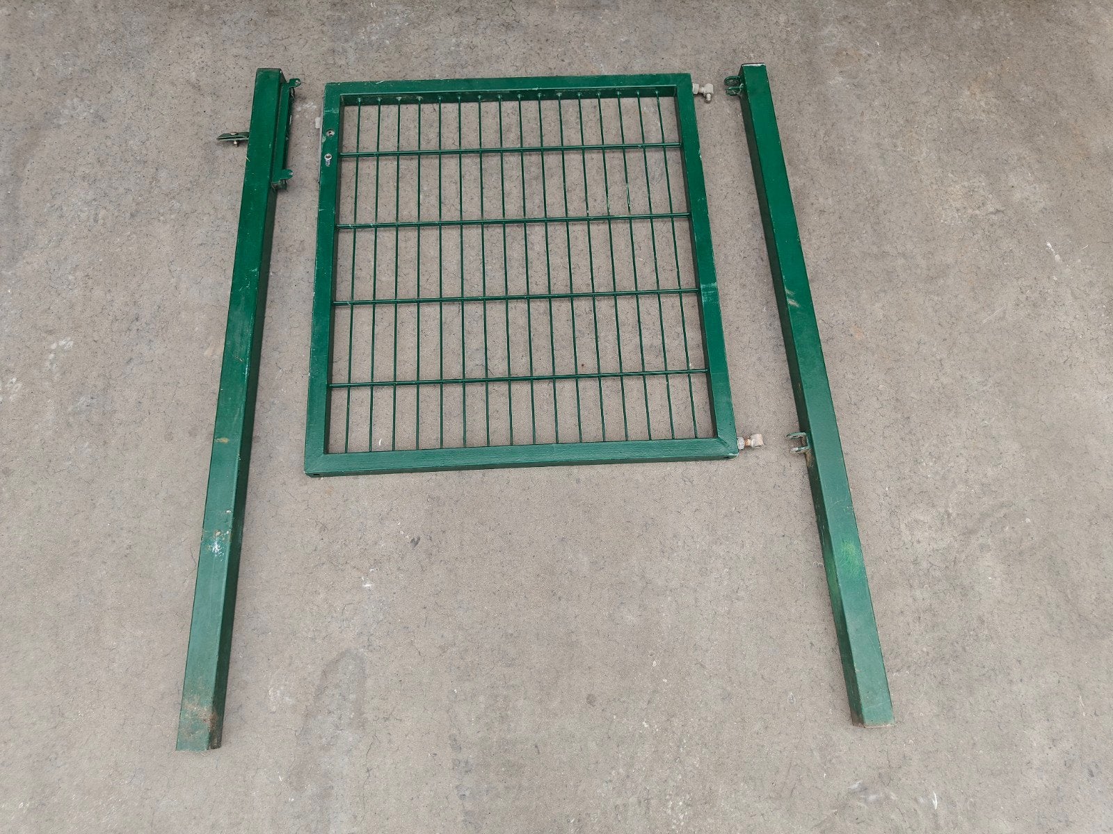 Groen metalen tuinpoortje met bevestigingspalen, Ophalen, Gebruikt, 100 tot 150 cm, 100 tot 150 cm