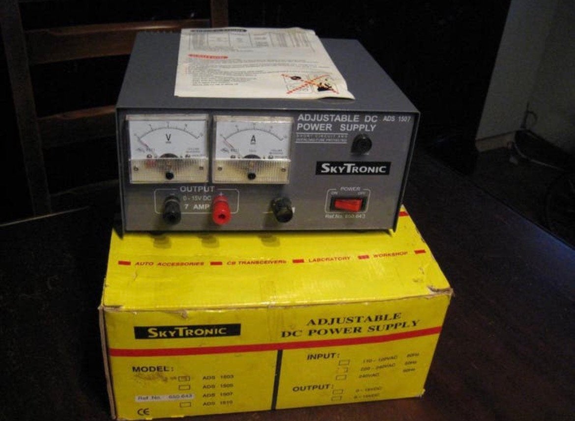 alimentation SKY TRONIC 7amperes, Enlèvement, Comme neuf, Émetteur et Récepteur