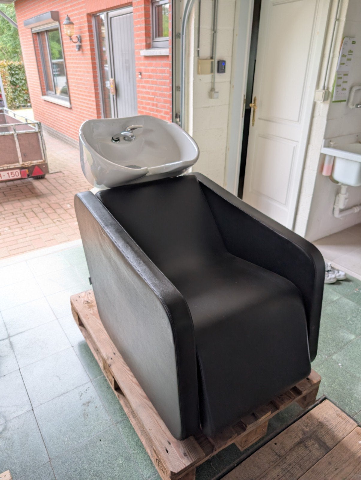 Wasunit nelson mobilier, Ophalen