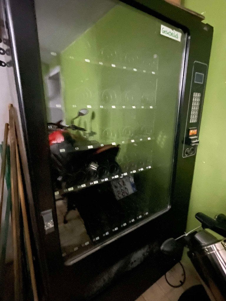 Vendo vending machine automaat 3170, Ophalen