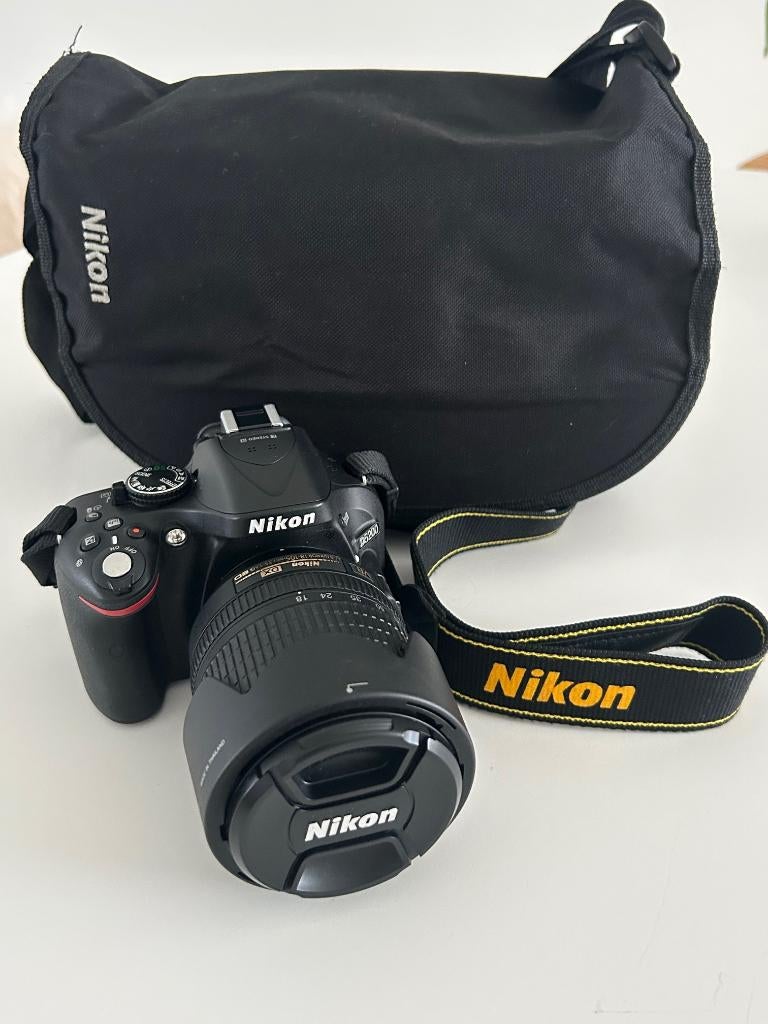 Nikon D5200 + Nikkor 18-105mm f/3.5-5.6G, Audio, Tv en Foto, Fotocamera's Digitaal, Ophalen, Spiegelreflex, Zo goed als nieuw