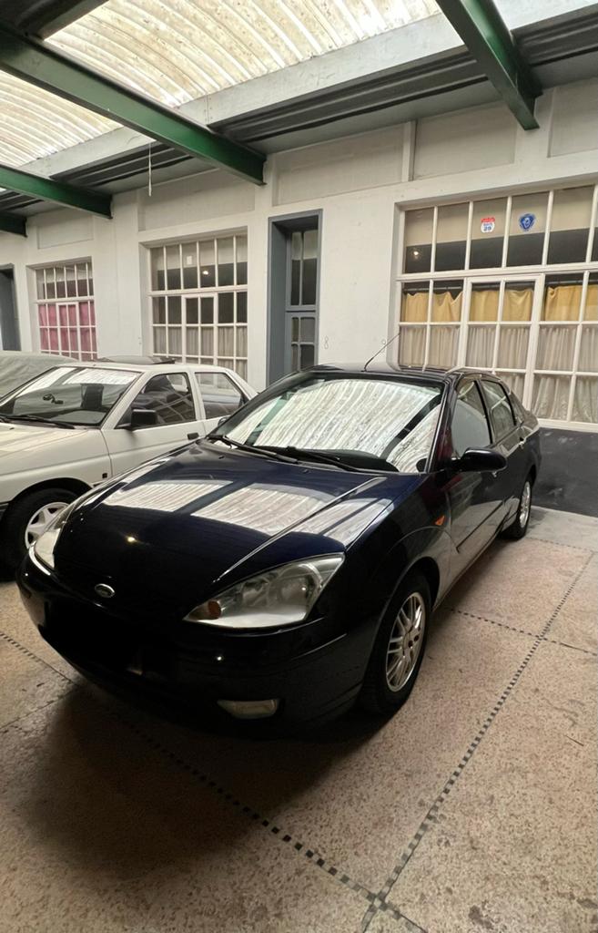Ford focus essence euro 4(lez fin 2029), 4 portes, Boîte manuelle, Intérieur cuir, Noir
