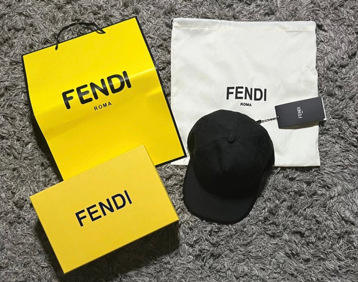 Fendi pet, Ophalen of Verzenden, Zo goed als nieuw, Pet
