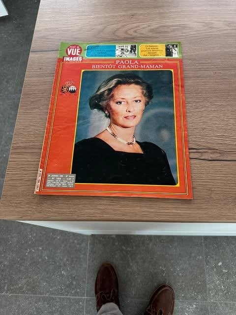 Paola bientot grand maman point de vue images 1986, Verzamelen, Koningshuis en Royalty, Point de vue images, Gebruikt, Ophalen of Verzenden