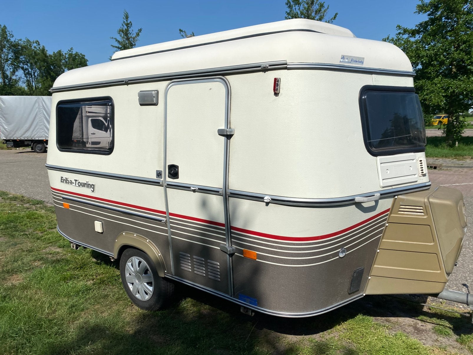 Toit relevable Caravan Eriba, Coin salon convertible, Roue de secours, Jusqu'à 4 m, Particulier