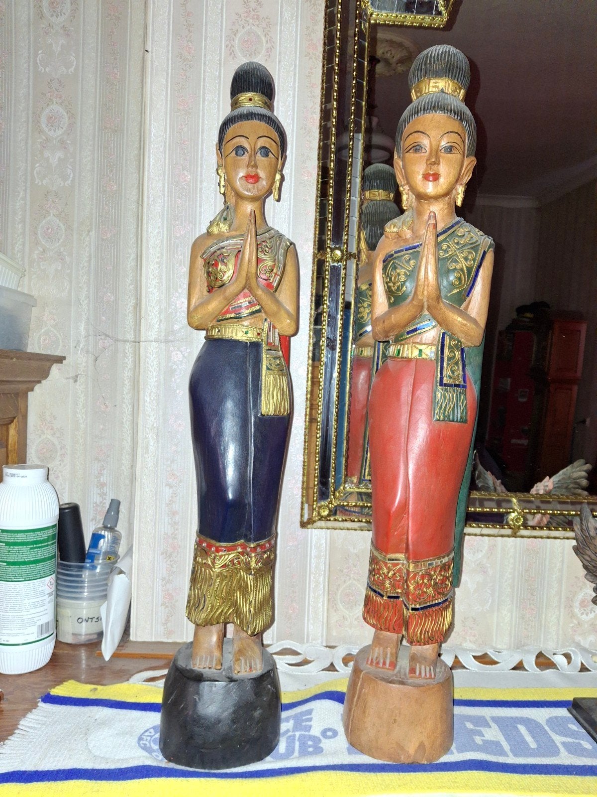 Thaise beelden in hout 75cm hoog., Antiek en Kunst, Kunst | Beelden en Houtsnijwerken, Ophalen of Verzenden, Hout