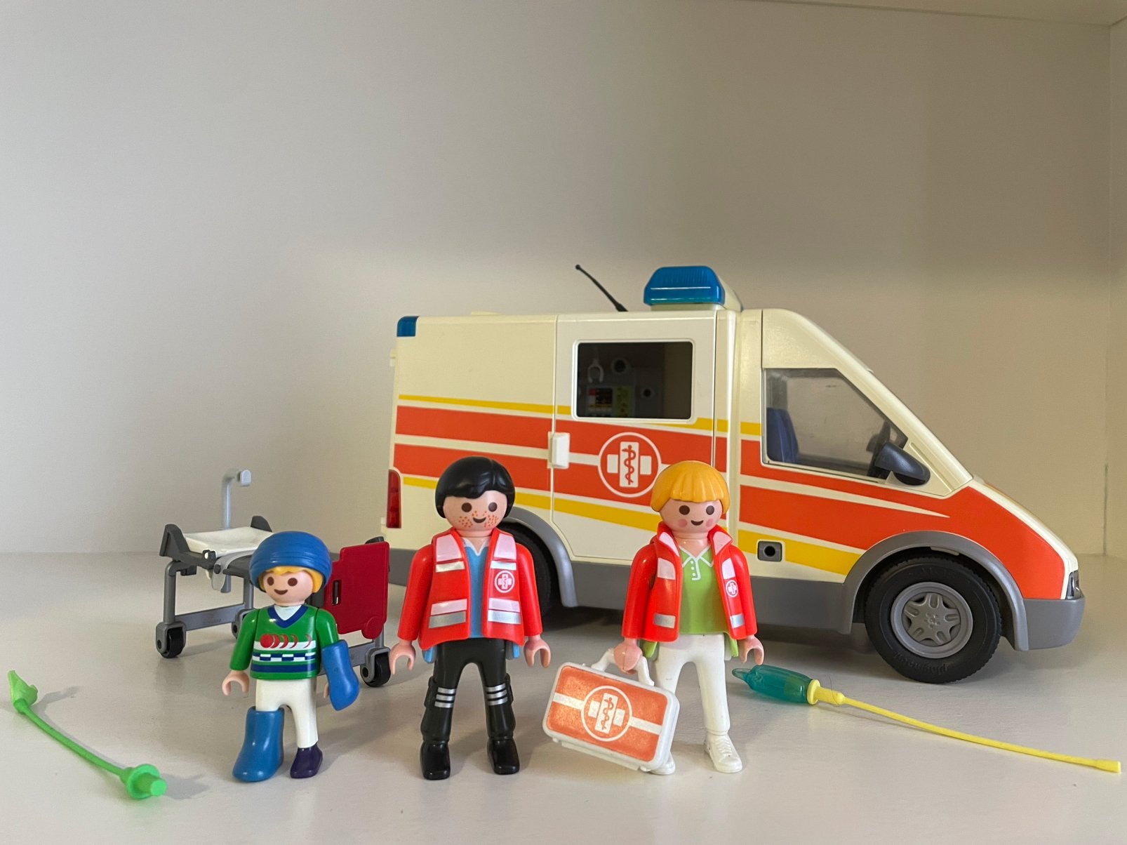 Playmobil ambulance met werkende zwaailichten, Ophalen of Verzenden, Zo goed als nieuw