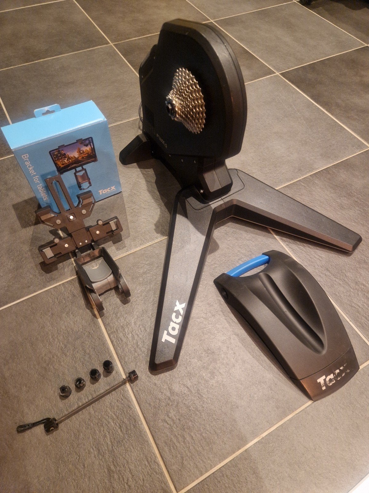 Tacx FLUX S Smart hometrainer incl accessoires & casette, Enlèvement