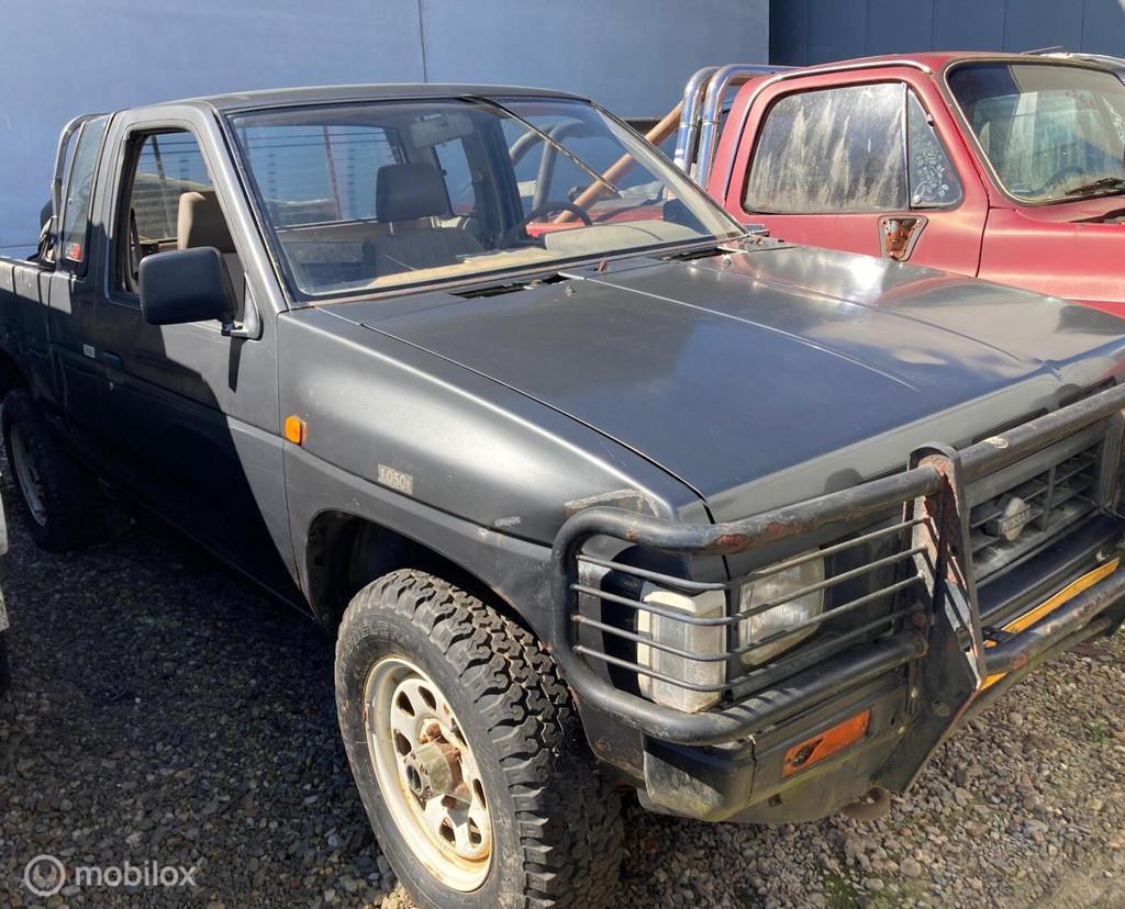 Nissan King Cab 2.4 B / LPG 4 WD HOBBYPROJEKT / ONDERDELEN, Auto's, Stof, Gebruikt, Overige modellen, 4 cilinders