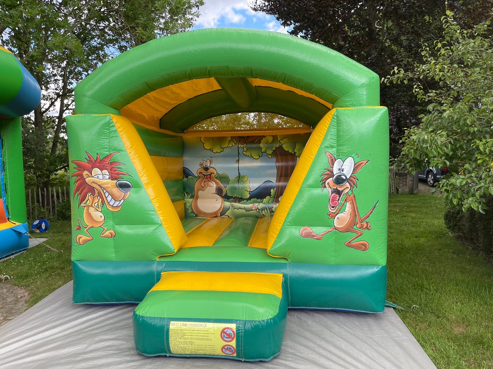 Springkasteel mini bouncer jungle, Hobby & Loisirs créatifs, Articles de fête | Location, Enlèvement, Comme neuf
