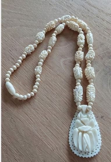 vintage handgesneden ketting Belgisch Congo, Antiek en Kunst, Ophalen of Verzenden