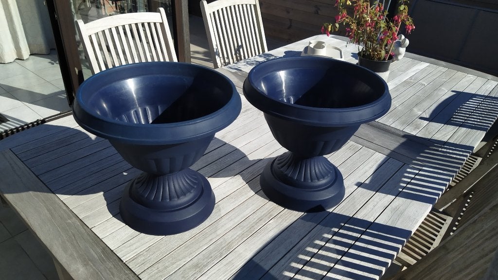 3 Vasques fleurs en plastique, 2 bleus et 1 blanc, 5€ les 3, Jardin & Terrasse, Enlèvement