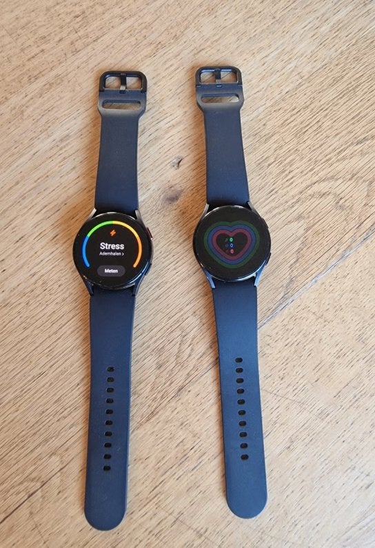2 x samsung smartwatch 4, Samsung Galaxy Watch 4 Classsic, Zwart, Ophalen of Verzenden, Zo goed als nieuw