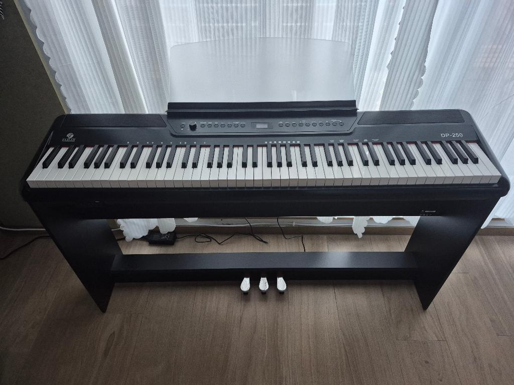 Fazley piano, Muziek en Instrumenten, Piano's, Ophalen, Zwart, Digitaal, Zo goed als nieuw