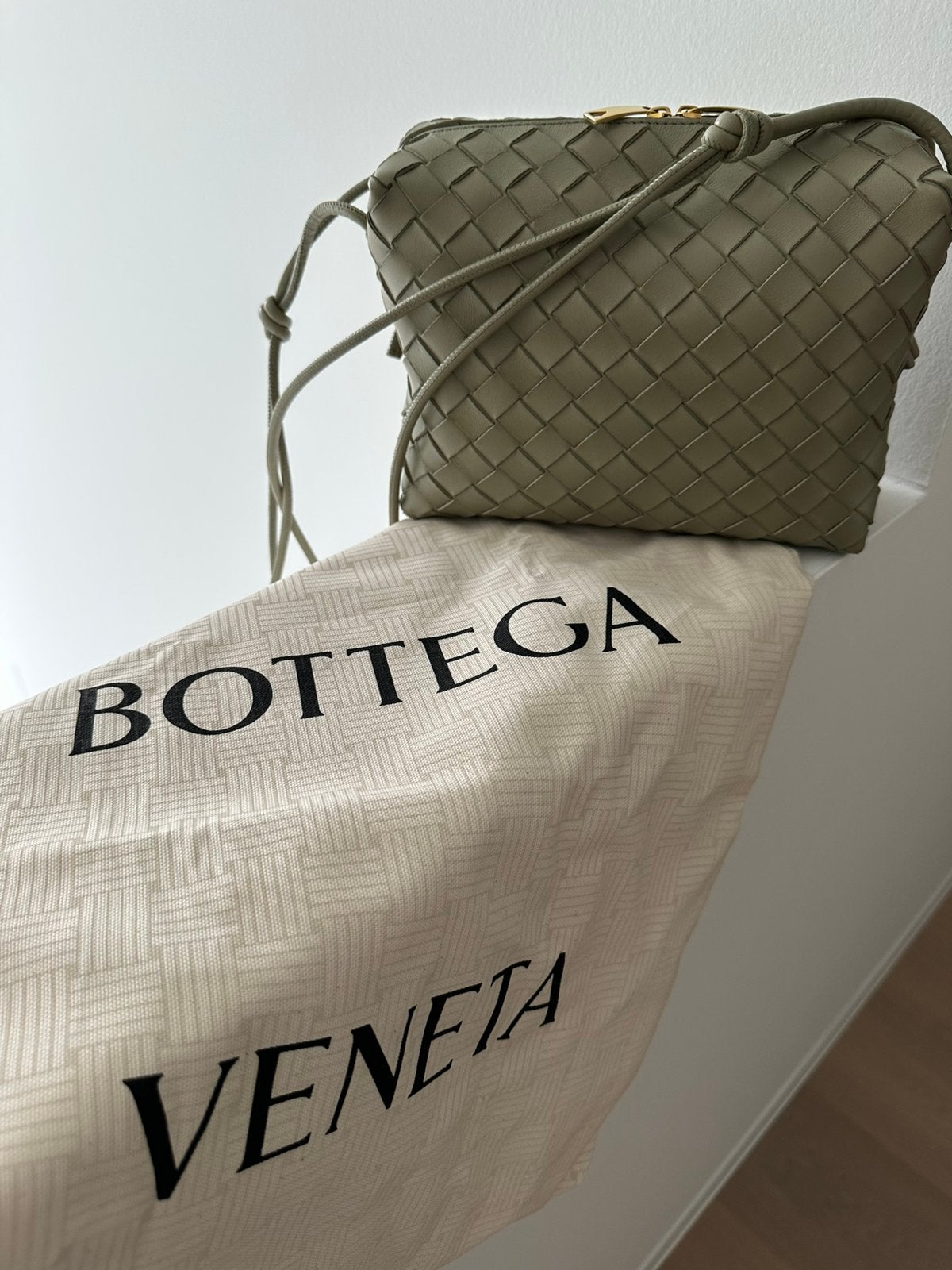 Bottega Veneta loop camera bag, Ophalen of Verzenden, Zo goed als nieuw, Groen, Schoudertasje
