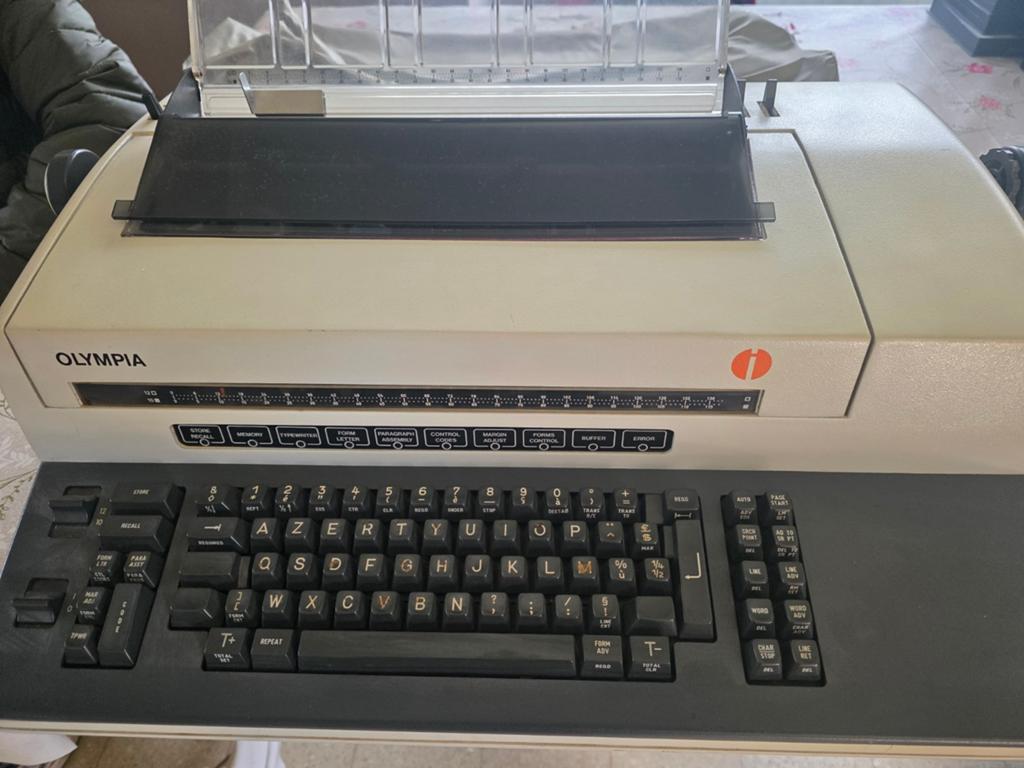 OLYMPIA, Diversen, Typemachines, Ophalen