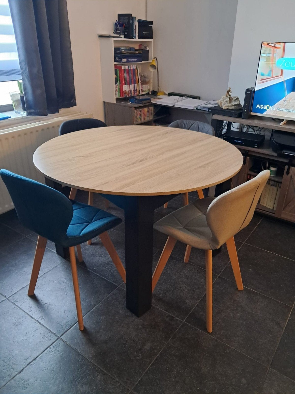 Table avec une allonge + 4 chaises., Enlèvement
