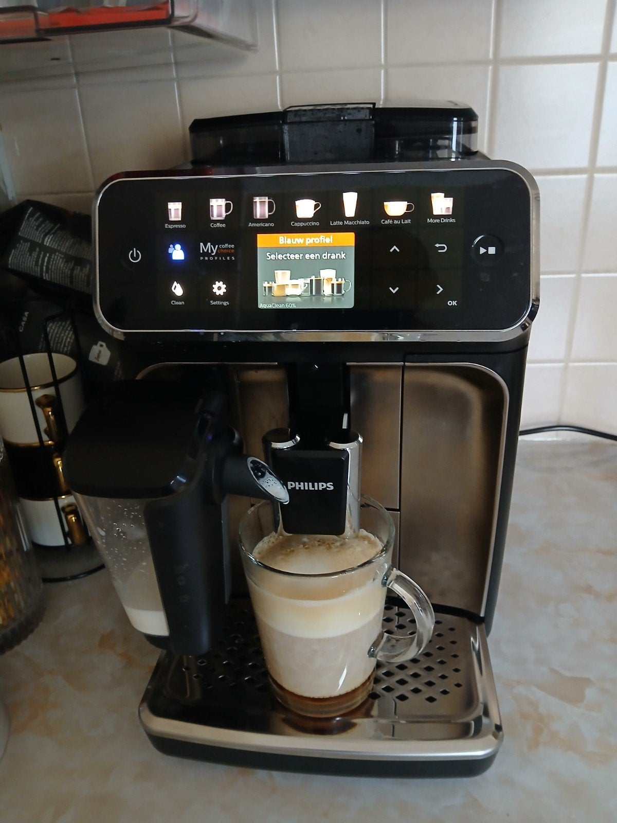 Philips bonen coffiemachine automatic, Elektronische apparatuur, Koffiezetapparaten, Gemalen koffie, Ophalen of Verzenden, Afneembaar waterreservoir