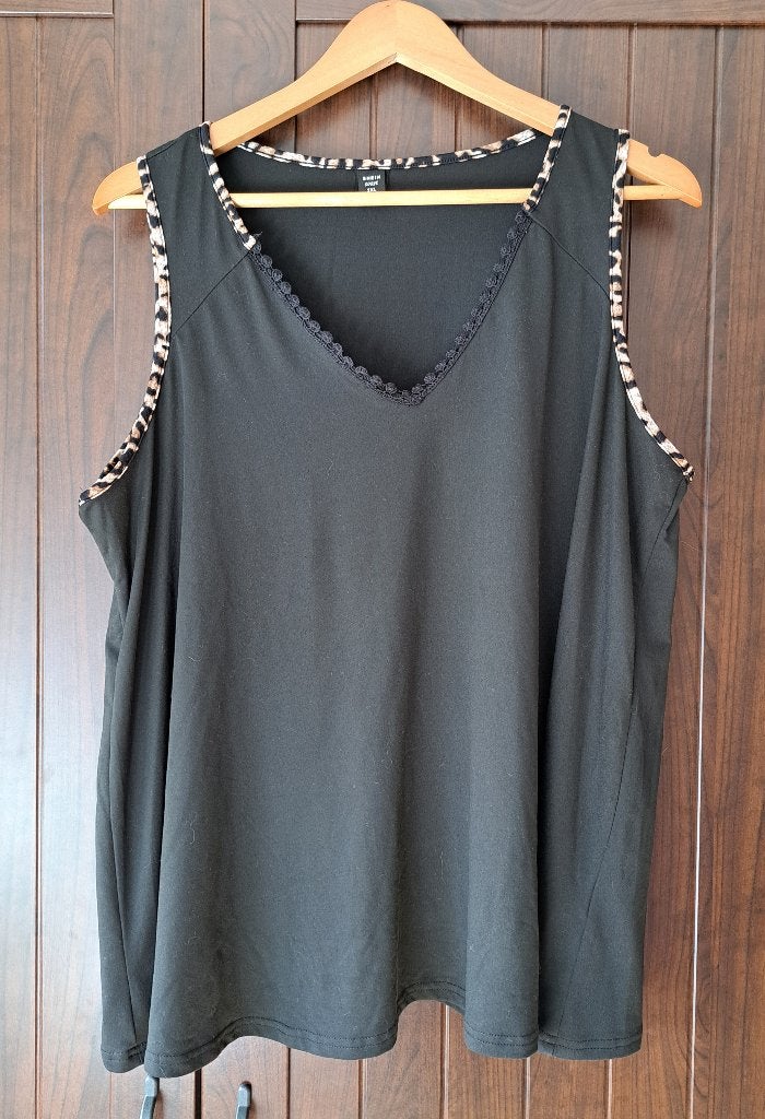 Leuk zomertopje maat XXL, Kleding | Dames, Topjes, Zwart, Maat 46/48 (XL) of groter, Ophalen of Verzenden, Zonder mouw