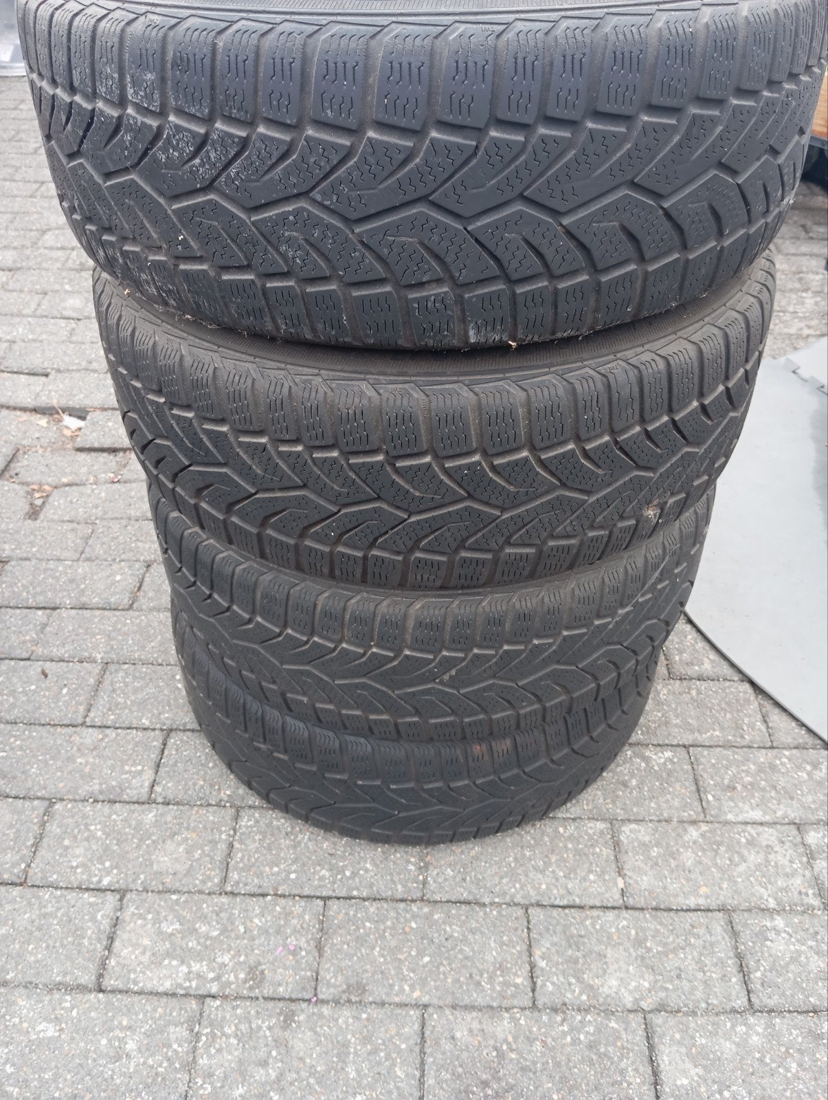 4 goede winterbanden 4 laag profiel banden plus 4 alu velgen, Ophalen, Gebruikt