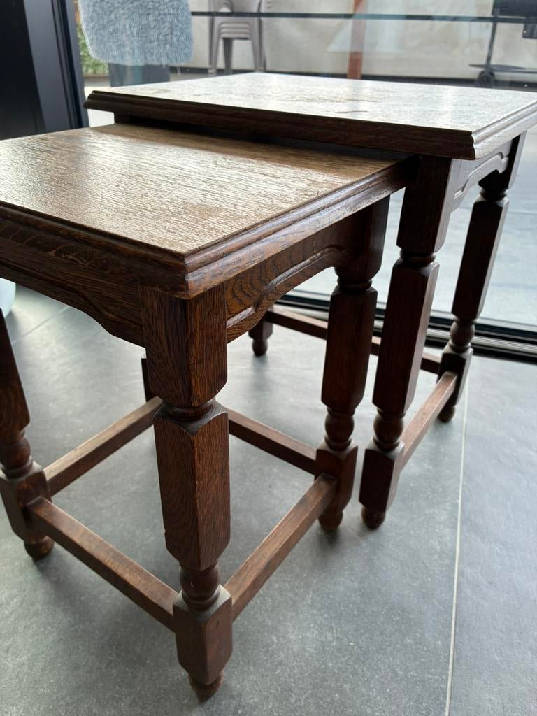 2 petites tables, Antiquités & Art, Antiquités | Meubles | Tables, Enlèvement ou Envoi