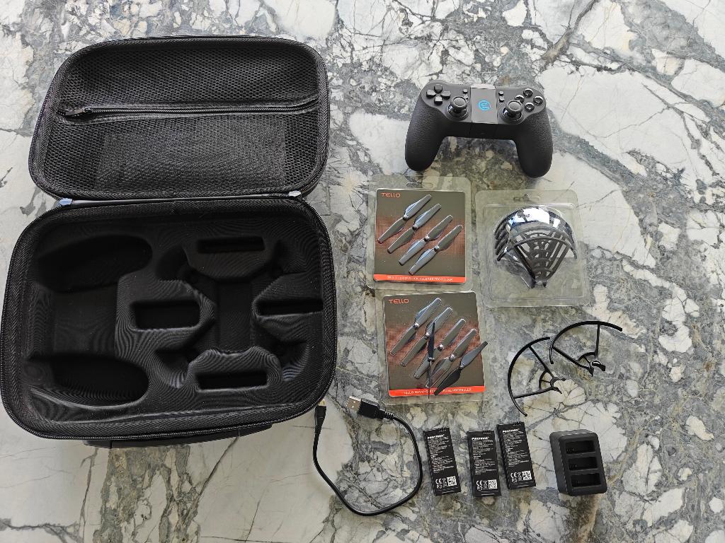 Drone DJI Tello Boost Combo + Gamesir T1d Remote, Cameradrone, Bediening via smartphone, Minder dan 100 meter, Zo goed als nieuw