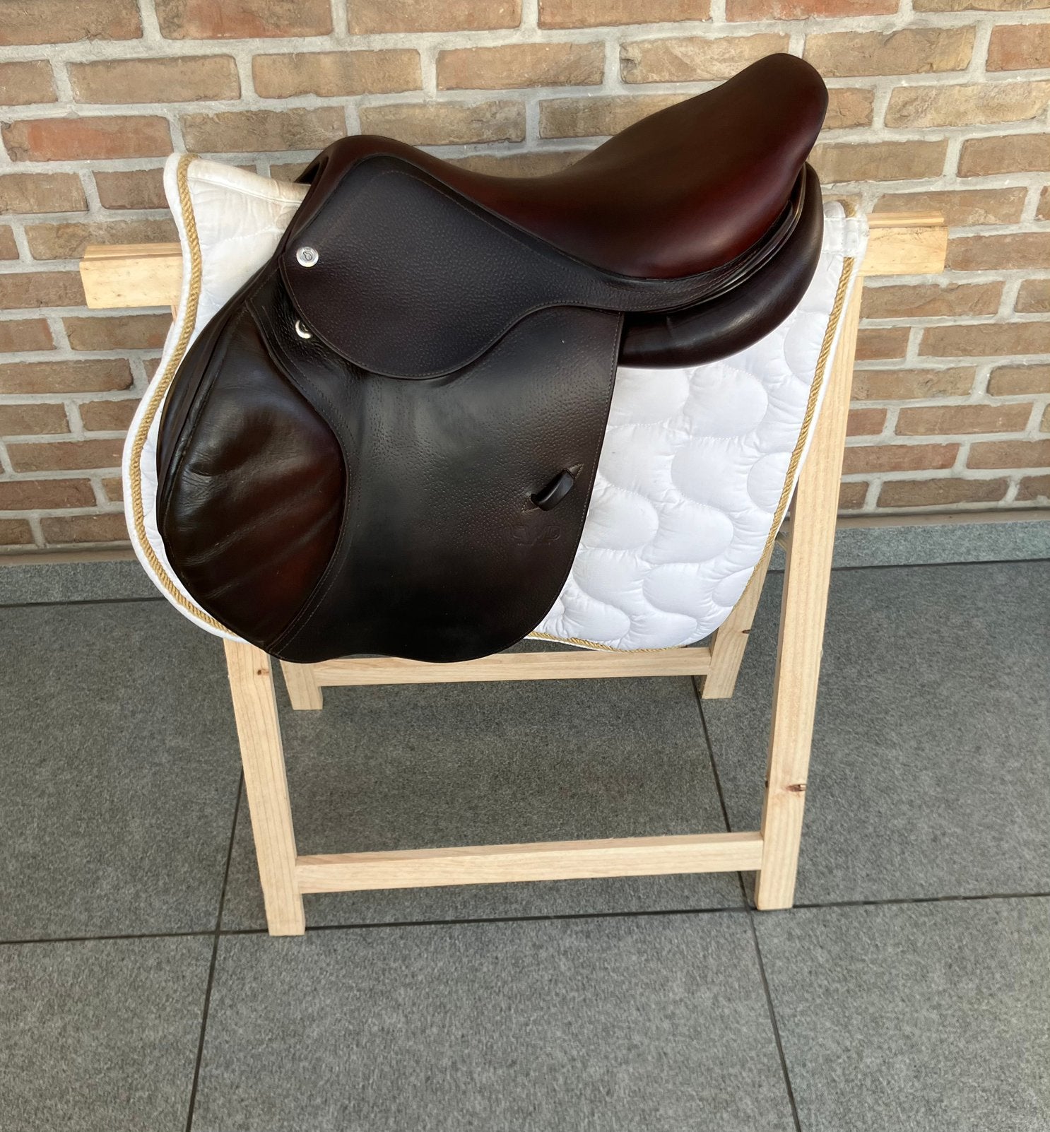 Springzadel Cwd SE02 17 inch, Ophalen of Verzenden, Zo goed als nieuw