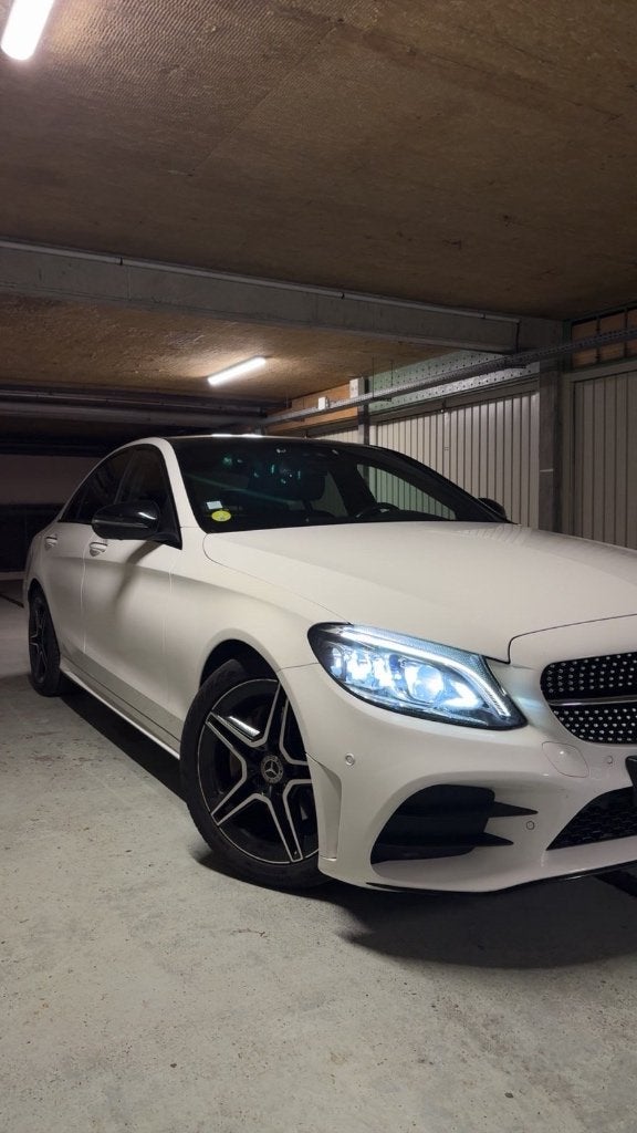 Mercedes-Benz C220 AMG Line 194Ch - État Showroom, Cuir et Alcantara, Entretenue par le concessionnaire, Noir, Automatique