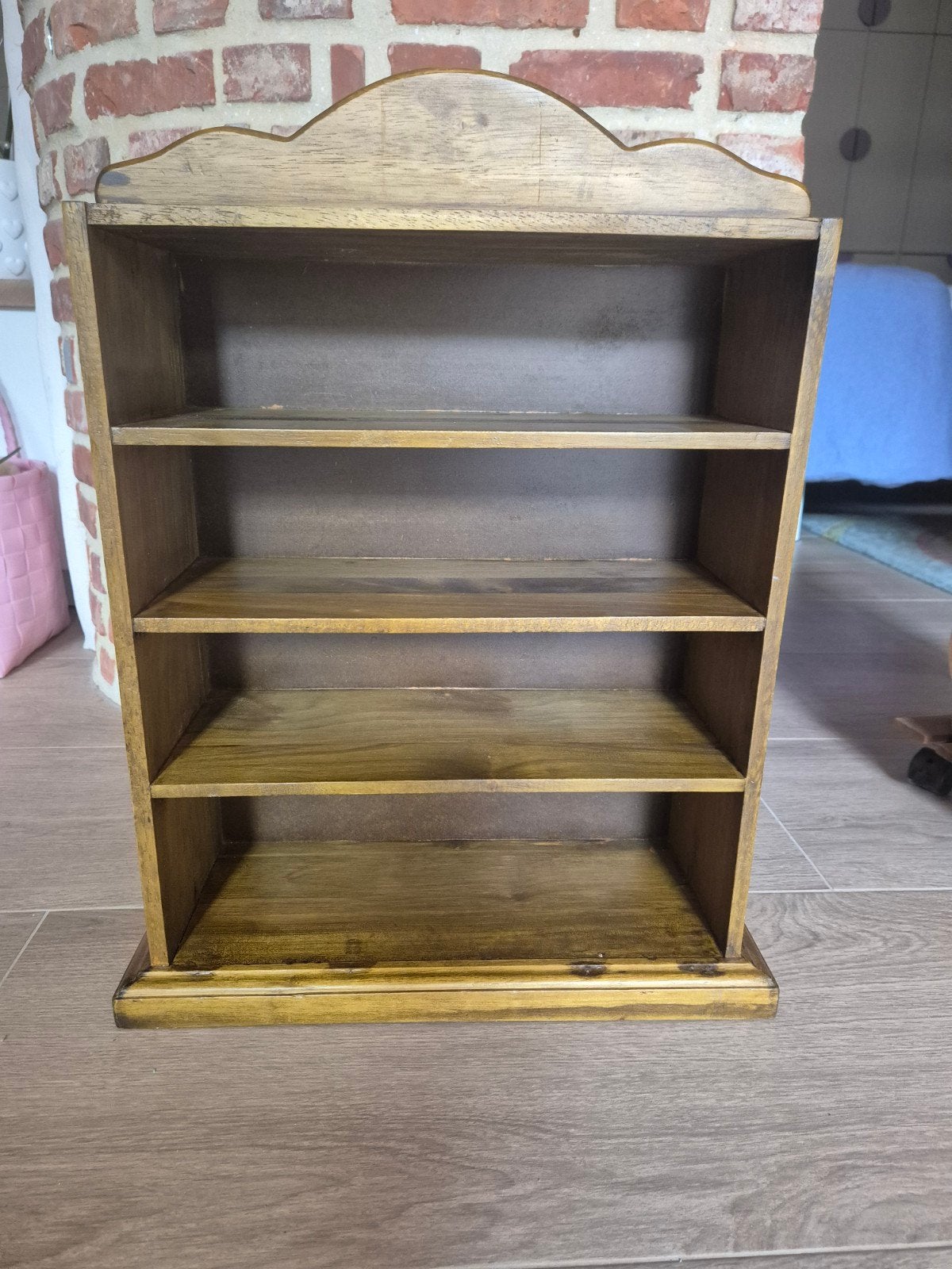 Houten rekje, Huis en Inrichting, Kasten | Vitrinekasten, Ophalen, Zo goed als nieuw, Overige houtsoorten, Met plank(en)