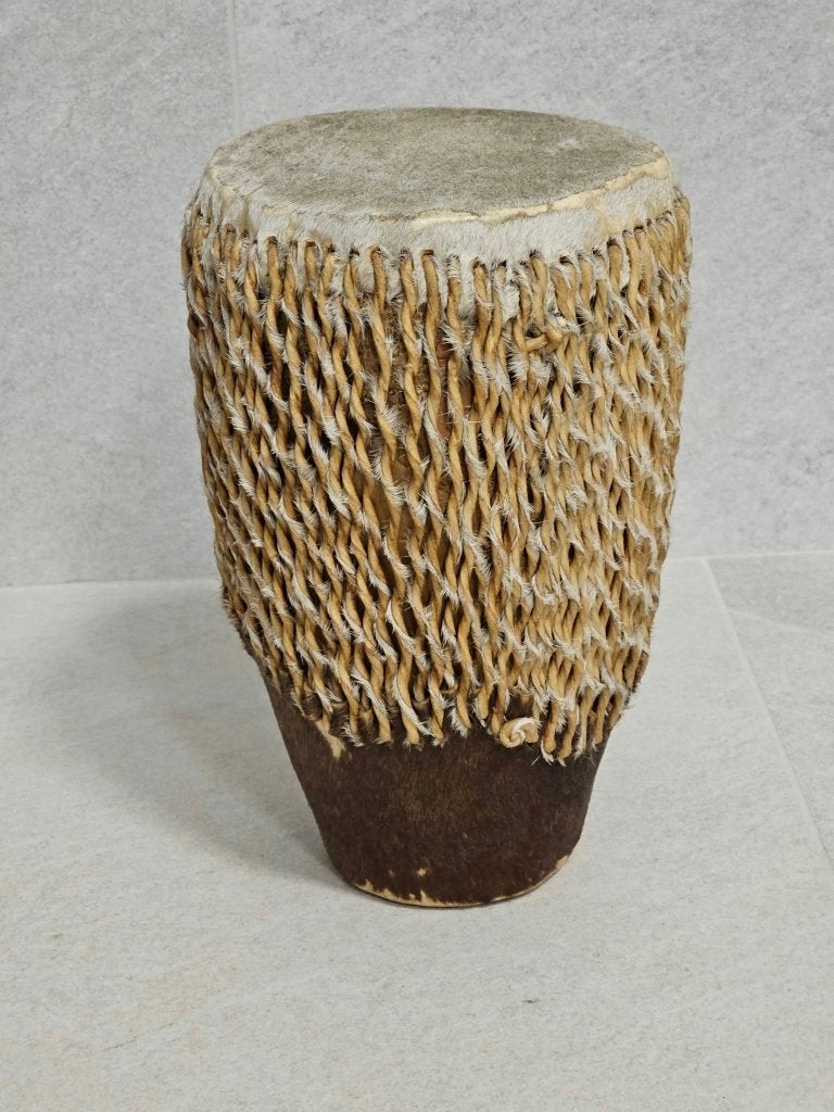 Oude kleine traditionele handgemaakte trommel — 25 cm, Muziek en Instrumenten, Ophalen of Verzenden, Gebruikt