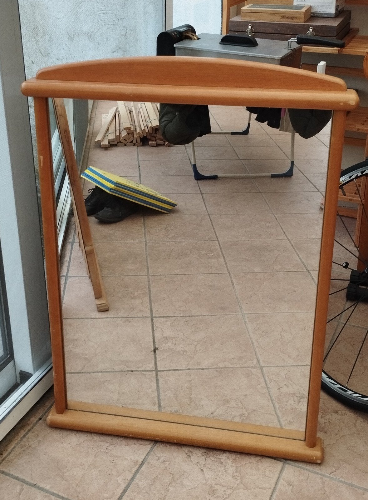 Grote spiegel in houten kader, Ophalen