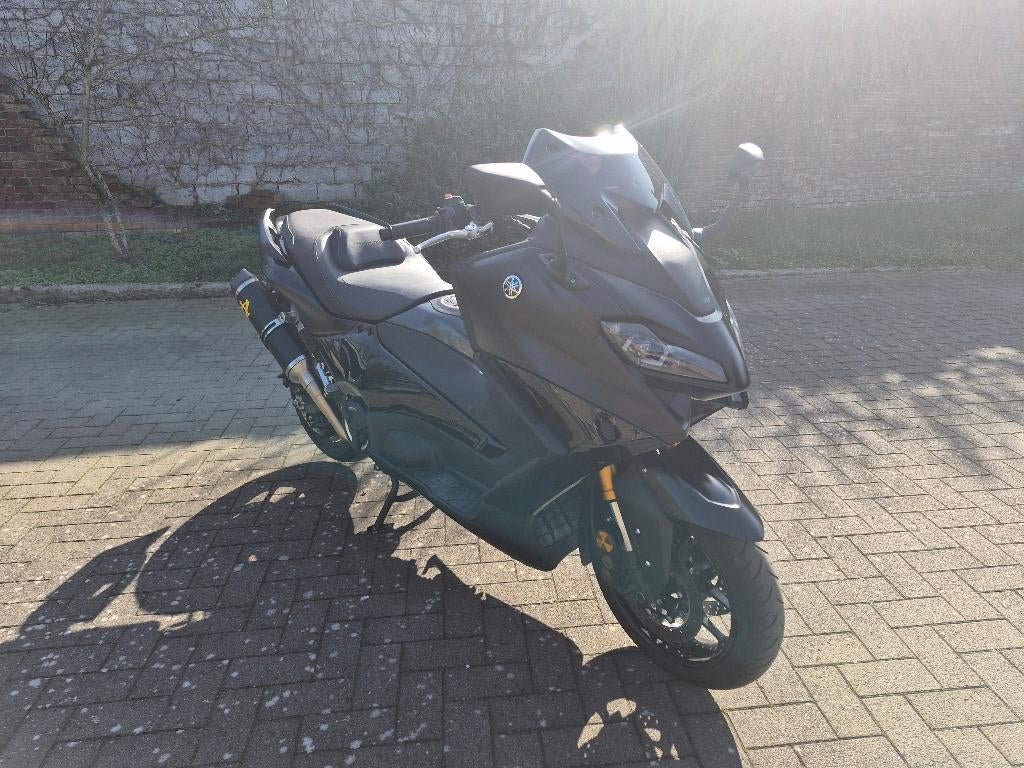 YAMAHA TMAX 560 TECHMAX BLACK, Permis Moto A, Scooter, 2 cylindres, Poignées chauffantes
