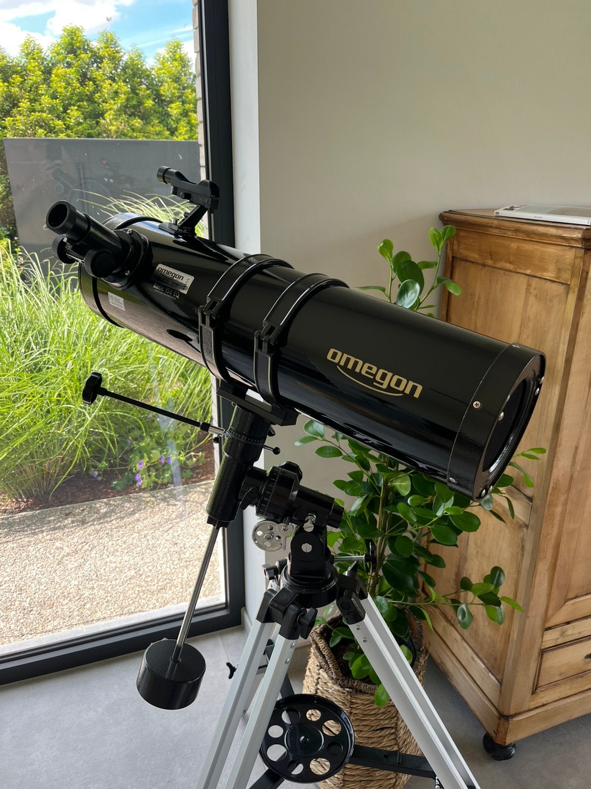 Omegon telescoop, TV, Hi-fi & Vidéo, Matériel d'optique | Télescopes, Télescope réflecteur (miroirs), Comme neuf, Avec trépied