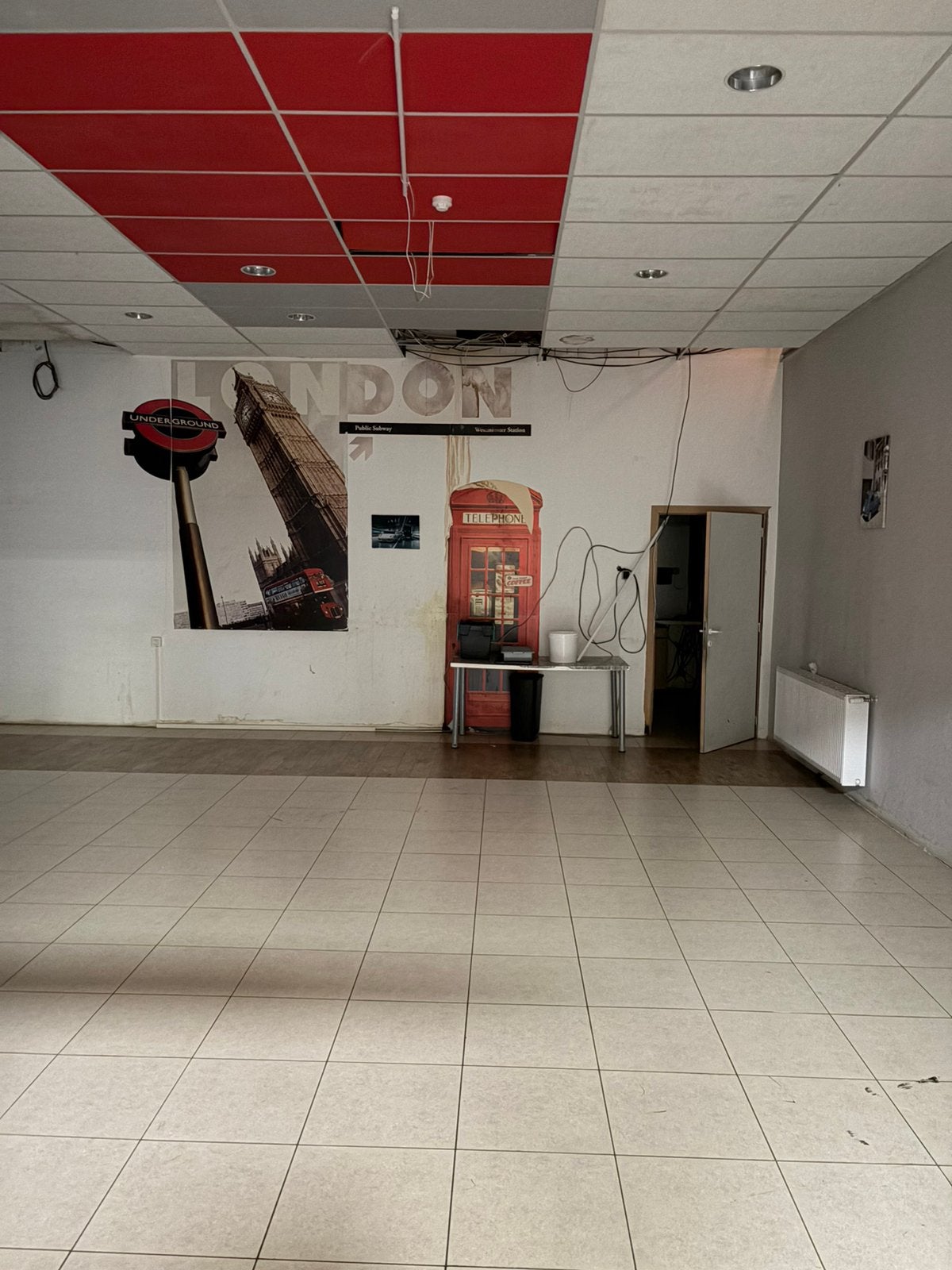 GARAGE AUTO A LOUER AVEC BUREAU ET 50 EMPLACEMENTS COUVERTS, Province de Luxembourg