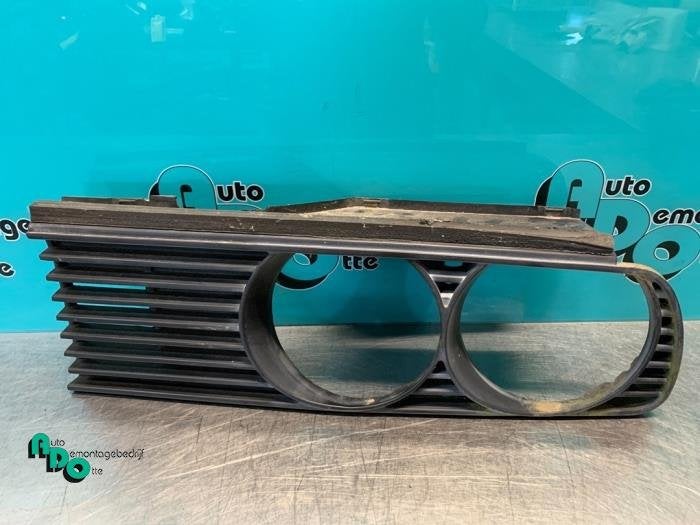 Calandre d'un BMW 3-Serie (3-Serie 82-) (NVT), -, 3 mois de garantie, Utilisé, -