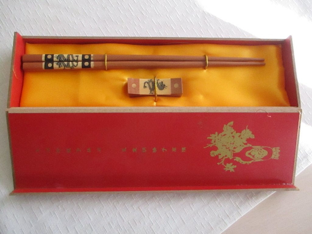 Een Etui van echte Chinees eetstokjes origin., Huis en Inrichting, Bestekset, Nieuw, Ophalen of Verzenden, Eetvork