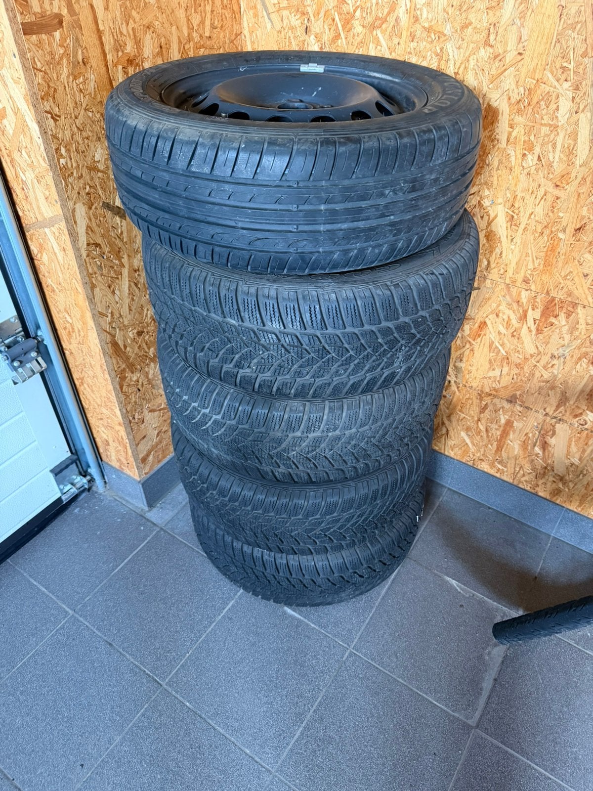 4x Dezent velgen + 4x 215/55 R16 Goodyear, Auto-onderdelen, Ophalen, Velg(en)