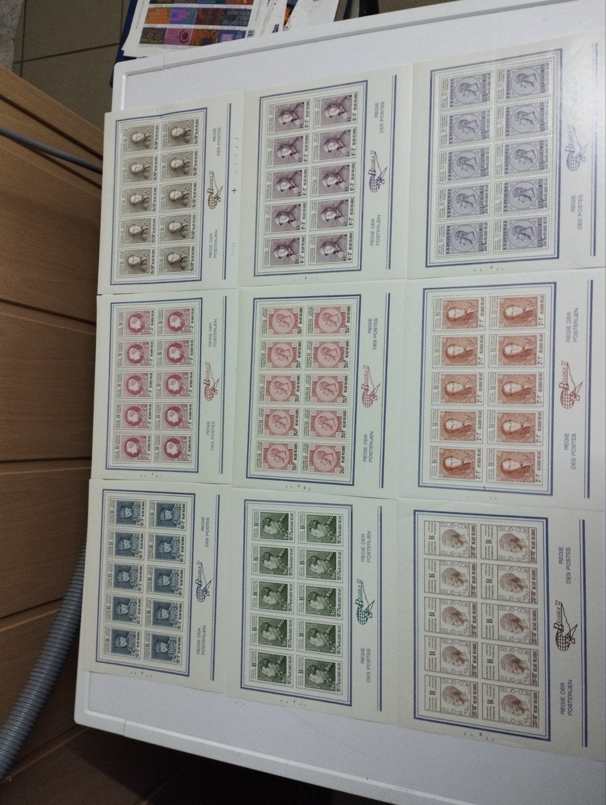 9 postzegelvellen met 10 zegels erin over koningen van Belgi, Timbres & Monnaies, Timbres | Europe | Belgique, Enlèvement
