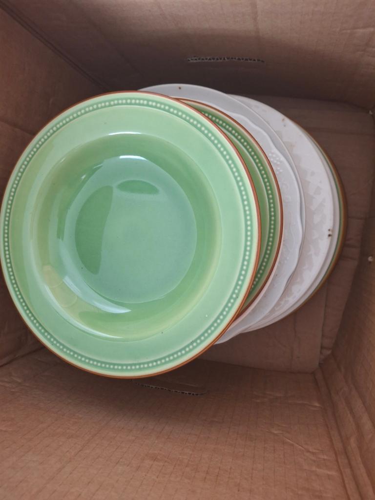 Assiettes et verres bon état pas ou peu servi, Enlèvement, Céramique
